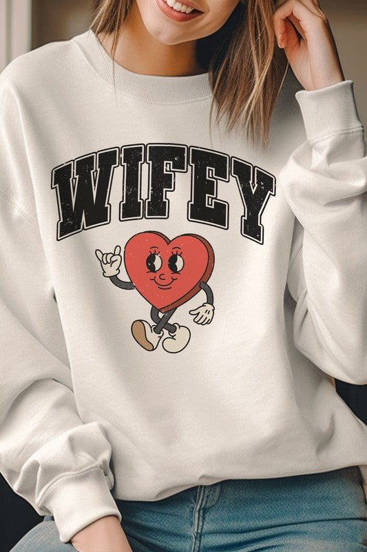 PLUS SIZE - WIFEY HEART Graphic Sweatshirt - lolaluxeshop