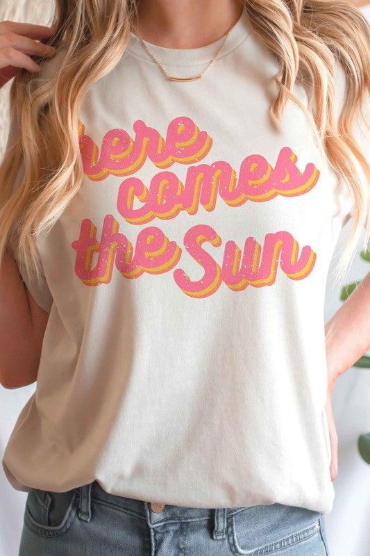 HERE COMES THE SUN GRAPHIC T-SHIRT - lolaluxeshop