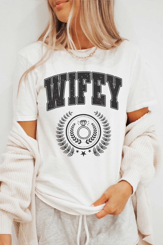 WIFEY WREATH Graphic T-Shirt - lolaluxeshop