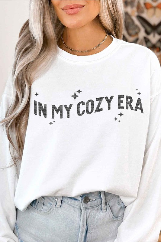 IN MY COZY ERA GRAPHIC SWEATSHIRT - lolaluxeshop