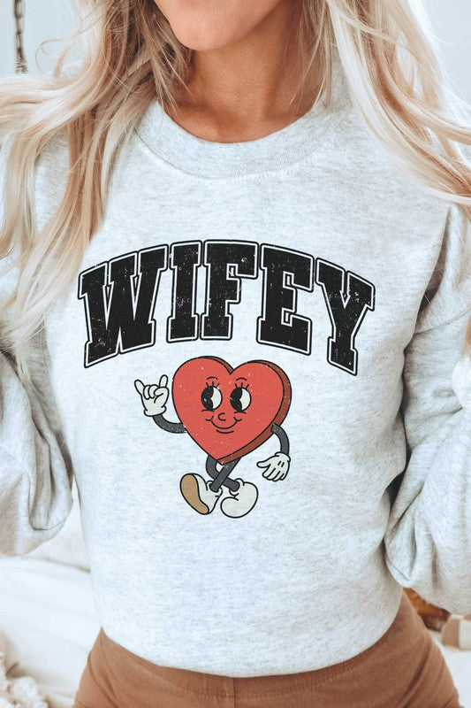 PLUS SIZE - WIFEY HEART Graphic Sweatshirt - lolaluxeshop