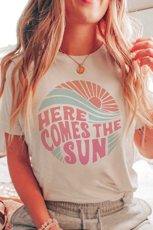 HERE COMES THE SUN Graphic Tee - lolaluxeshop