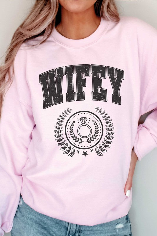 PLUS SIZE - WIFEY WREATH Graphic Sweatshirt - lolaluxeshop