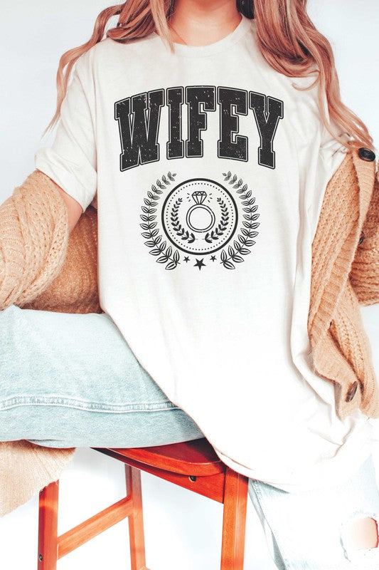 WIFEY WREATH Graphic T-Shirt - lolaluxeshop