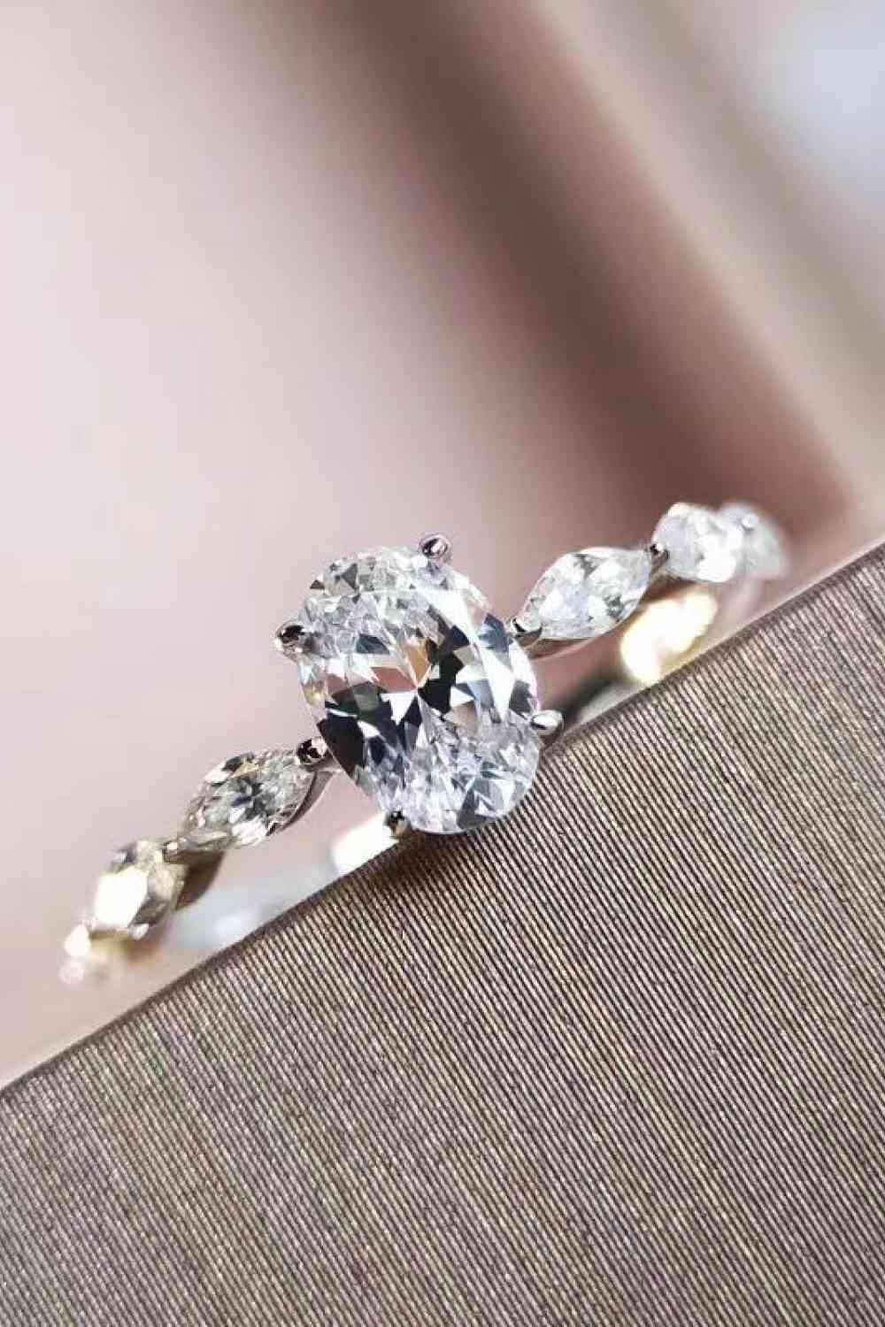 1 Carat Moissanite Oval Ring - lolaluxeshop