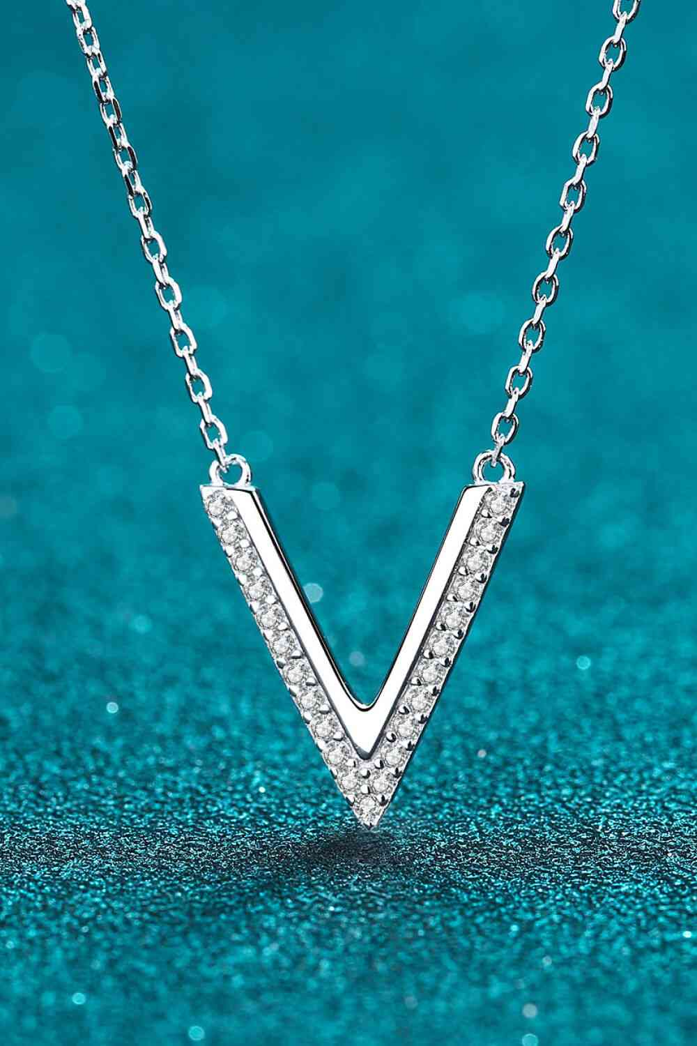 Adored Sterling Silver V Letter Pendant Necklace - lolaluxeshop