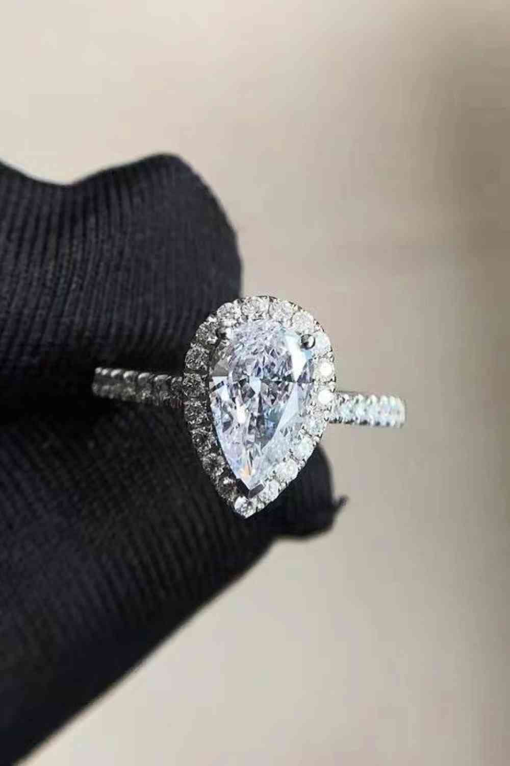 2 Carat Moissanite Teardrop Cluster Ring - lolaluxeshop