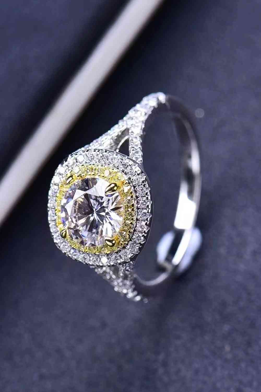 Two-Tone 1 Carat Moissanite Ring - lolaluxeshop