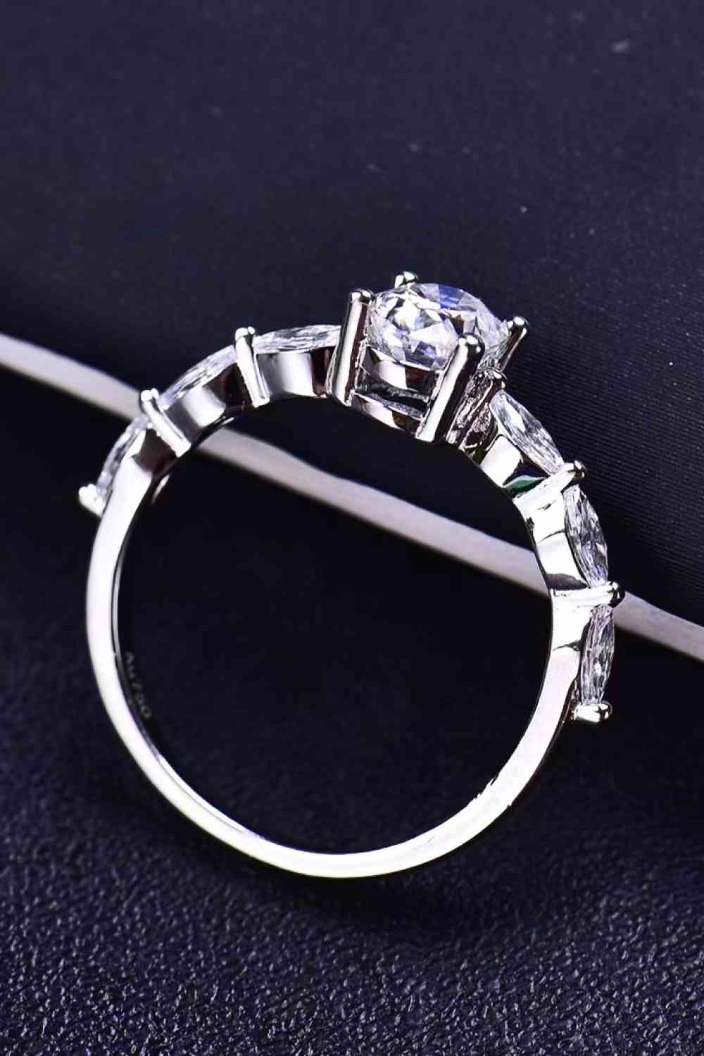 1 Carat Moissanite Oval Ring - lolaluxeshop