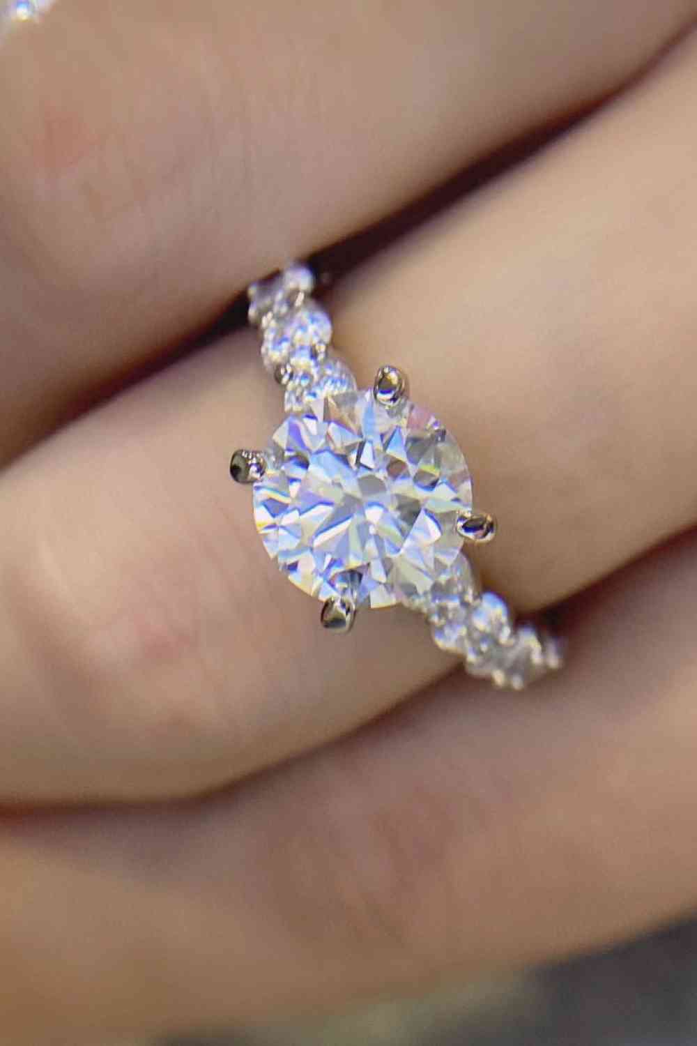 2 Carat 4-Prong Moissanite Ring - lolaluxeshop