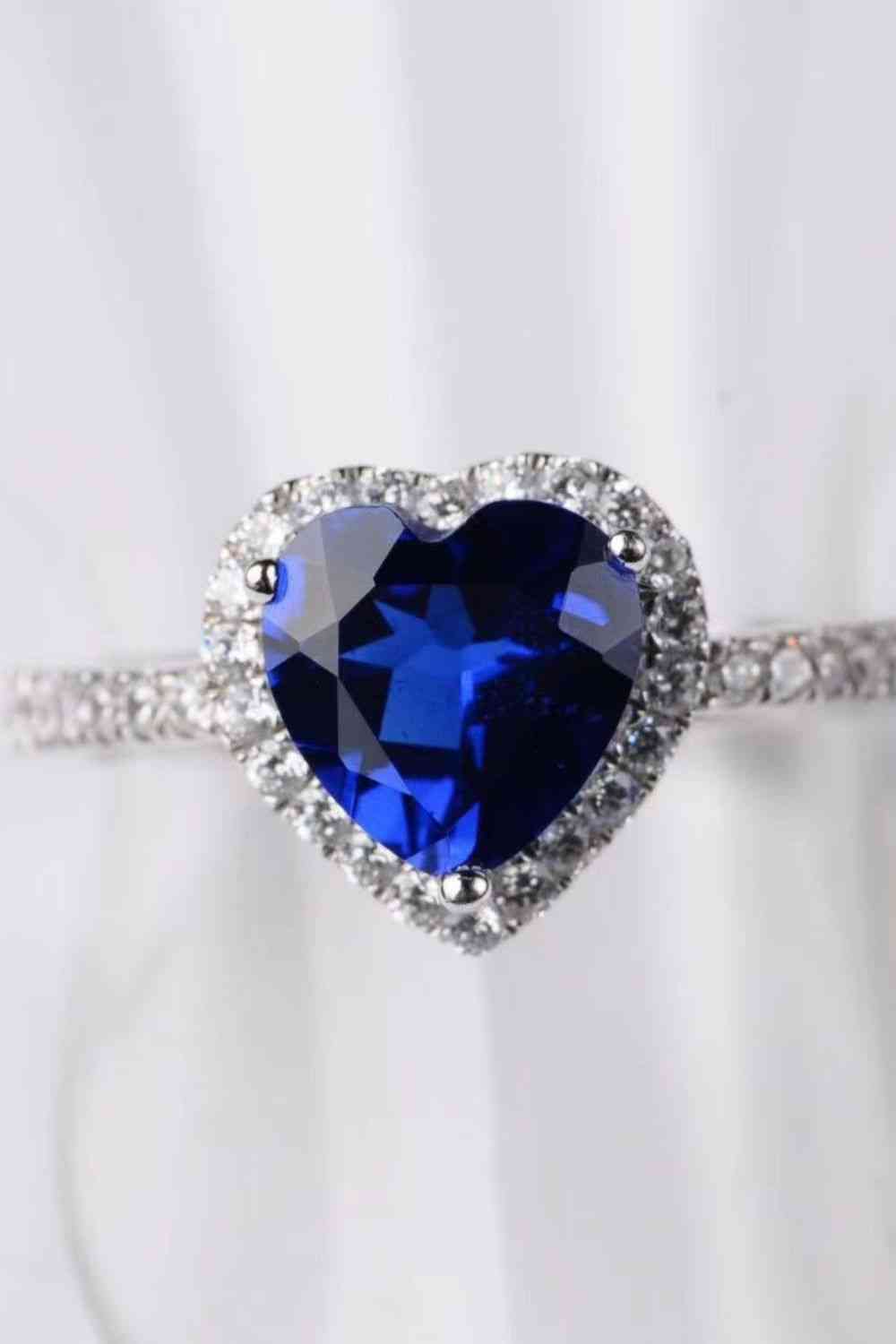 2 Carat Moissanite Heart-Shaped Side Stone Ring - lolaluxeshop