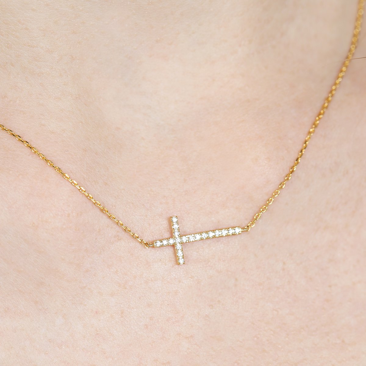 Hdnb1n242 - Zircon Cross Pendant Necklace - LOLA LUXE