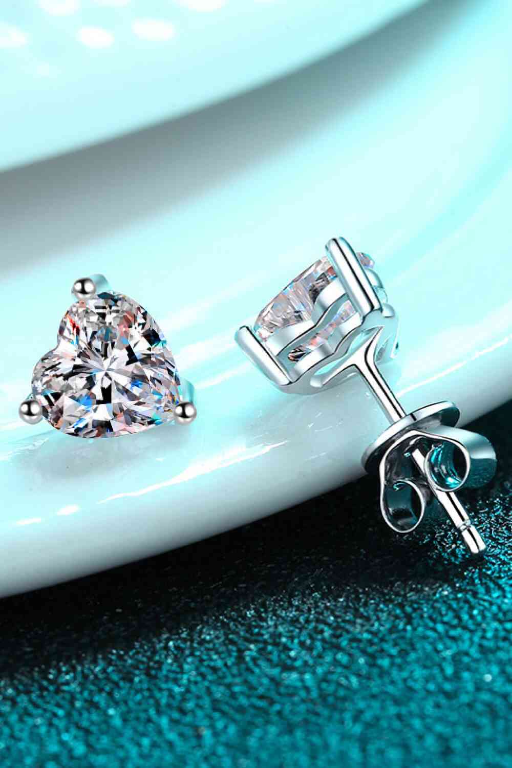 2 Carat Moissanite Heart-Shaped Stud Earrings - lolaluxeshop