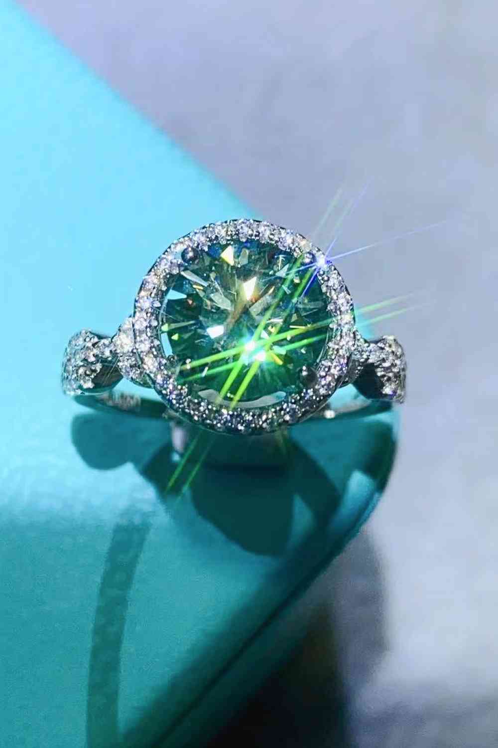 2 Carat Moissanite Emerald Green Ring - lolaluxeshop