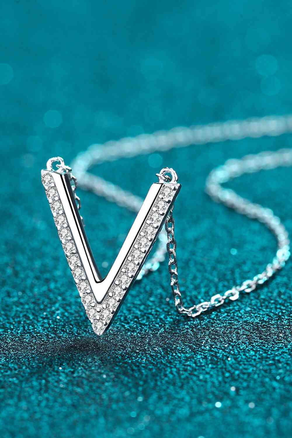 Adored Sterling Silver V Letter Pendant Necklace - lolaluxeshop