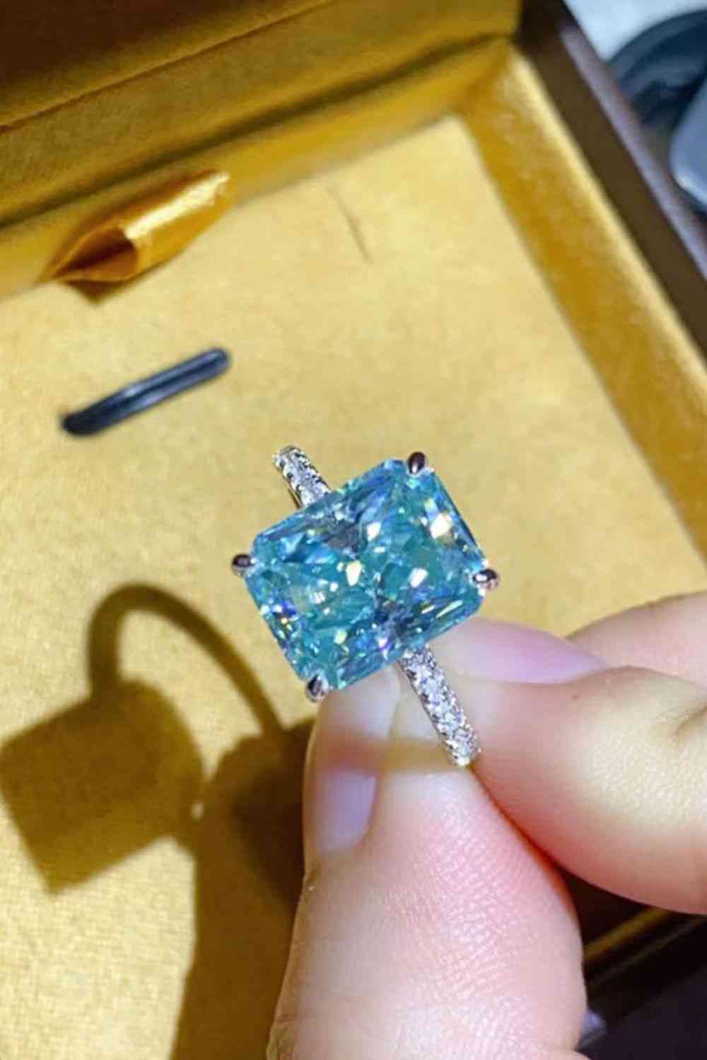 2 Carat Moissanite Ring - lolaluxeshop