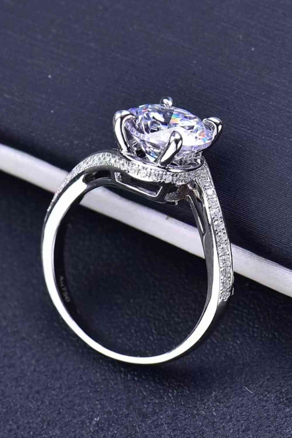 Keep Your Eyes On Me 3 Carat Moissanite Ring - lolaluxeshop