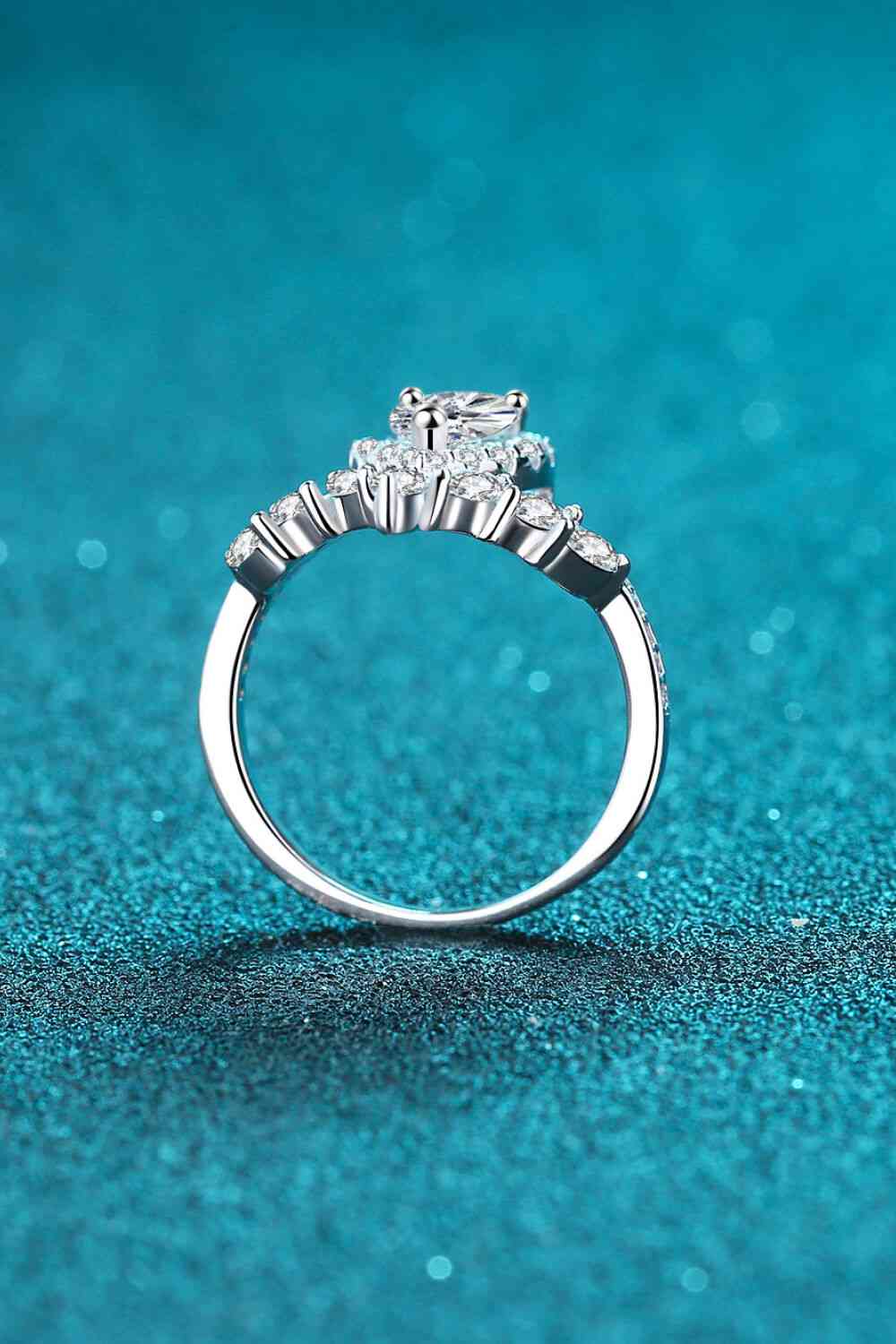 Stand Out Moissanite Ring - lolaluxeshop