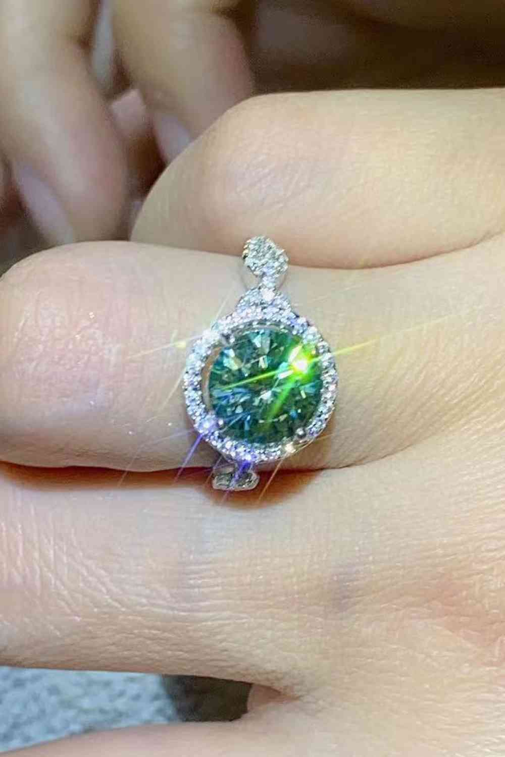 2 Carat Moissanite Emerald Green Ring - lolaluxeshop