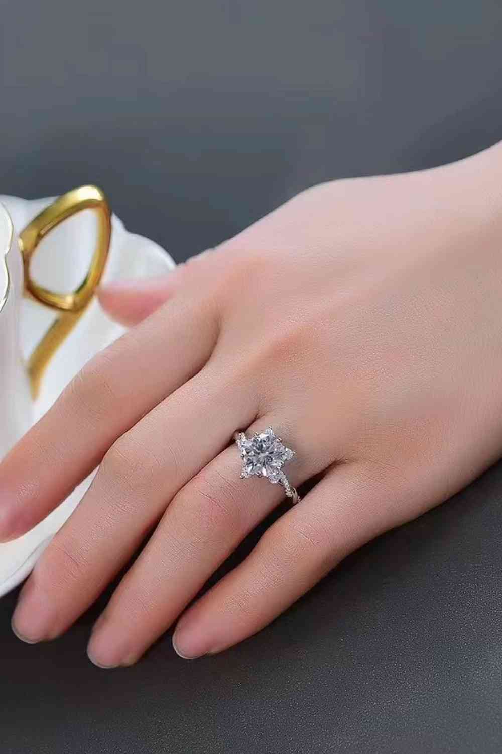 3 Carat Moissanite Twisted Ring - lolaluxeshop