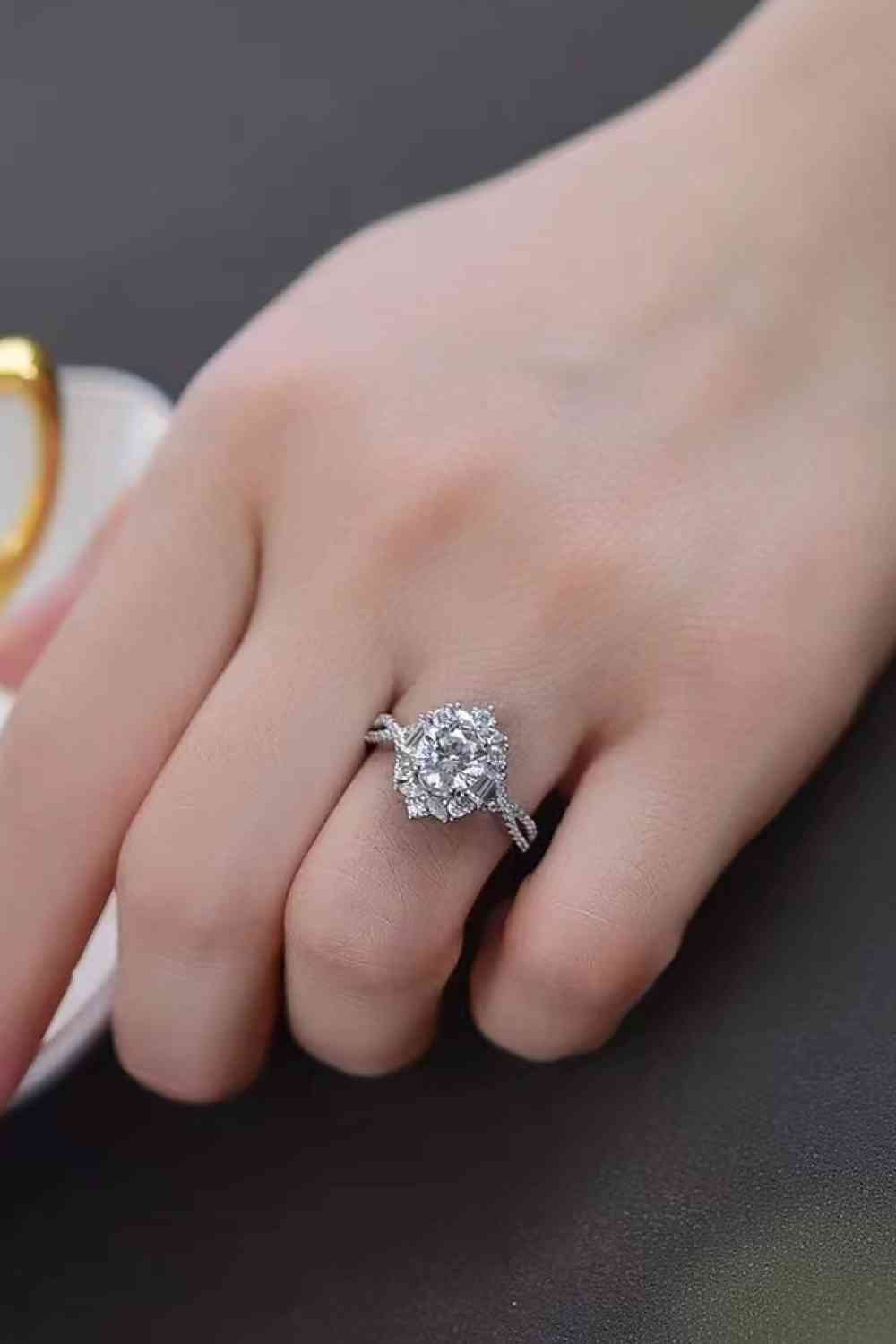 Floral 2 Carat Moissanite Crisscross Ring - lolaluxeshop