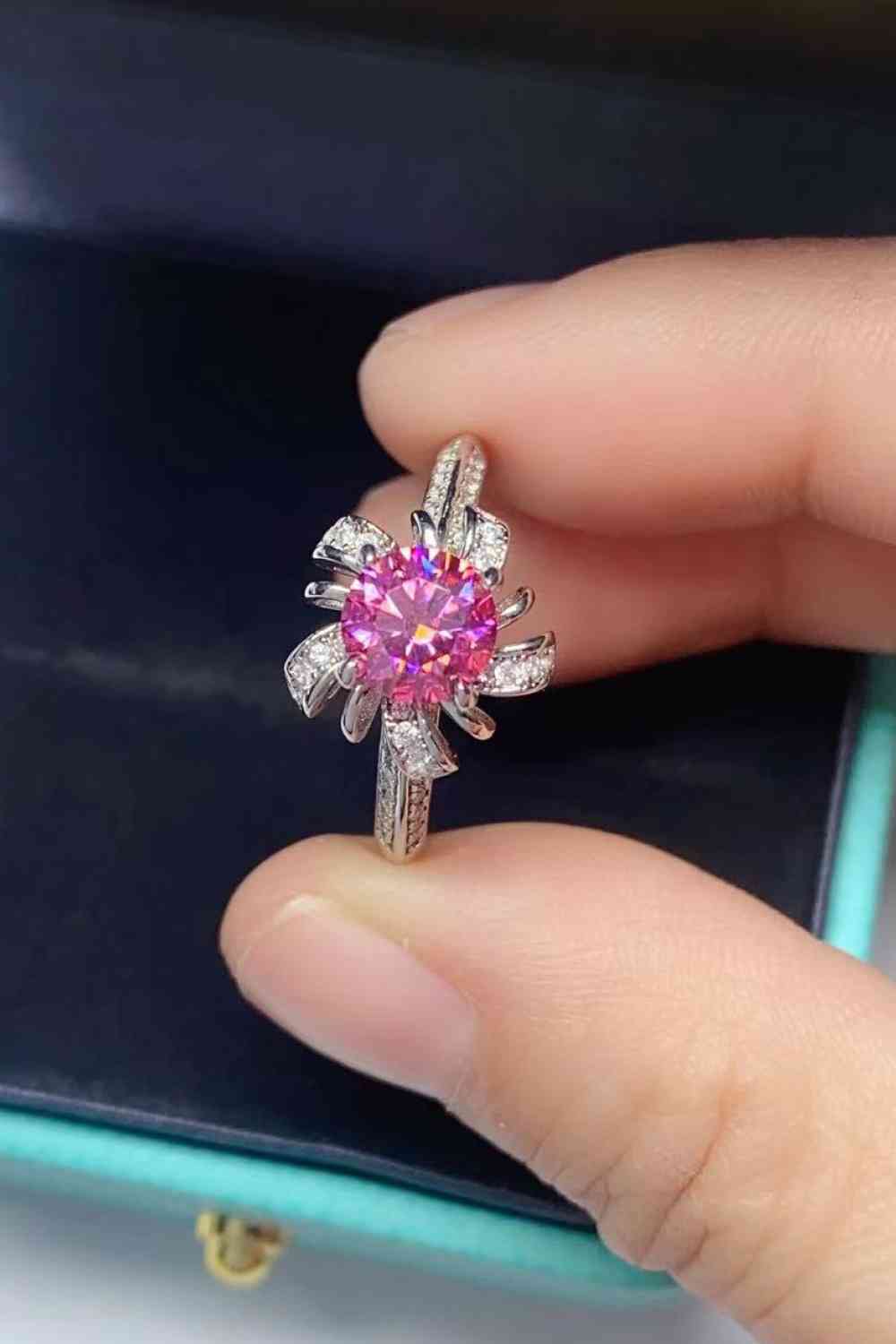 1 Carat Moissanite Flower-Shaped Ring - lolaluxeshop