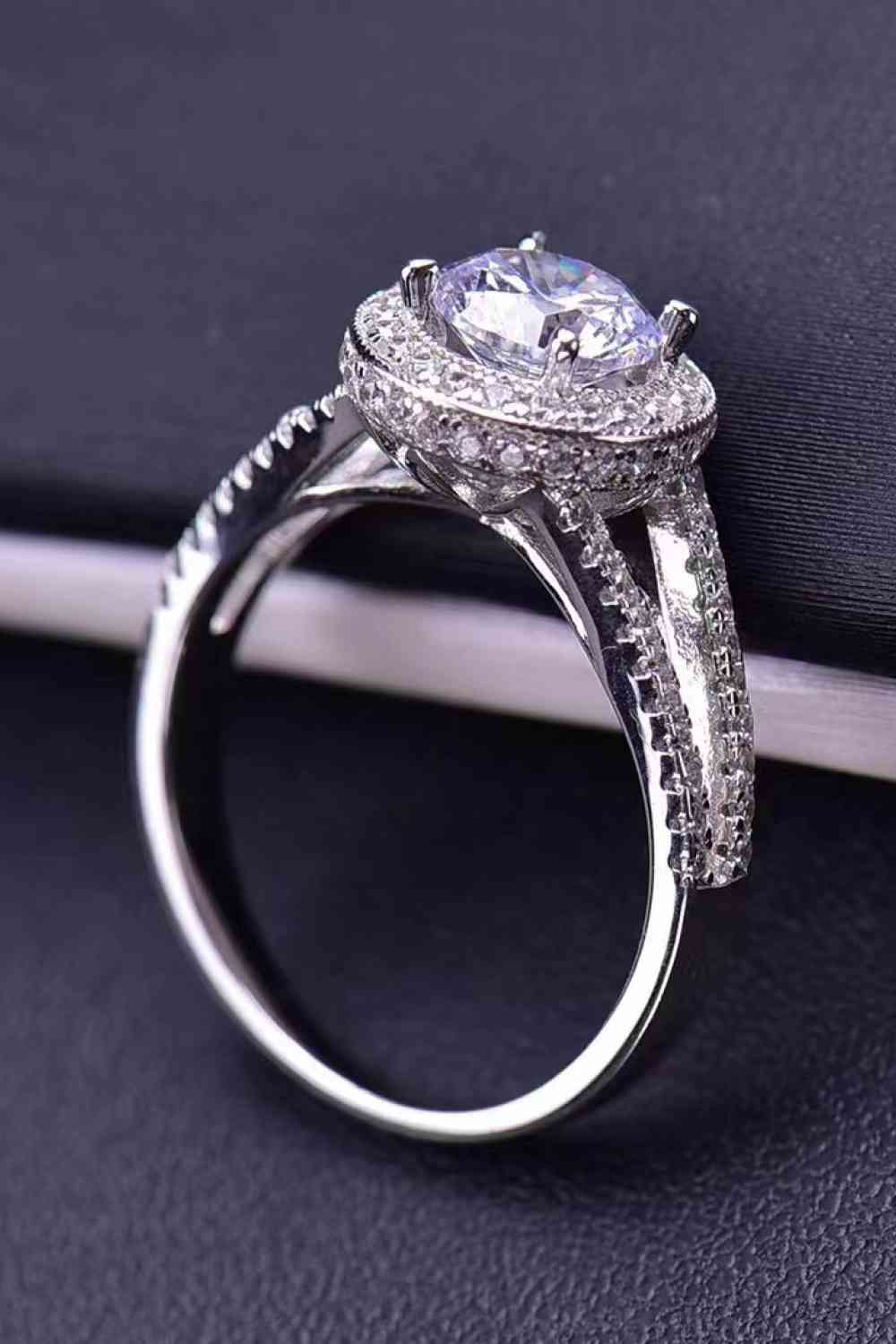 Shiny and Chic 1 Carat Moissanite Ring - lolaluxeshop