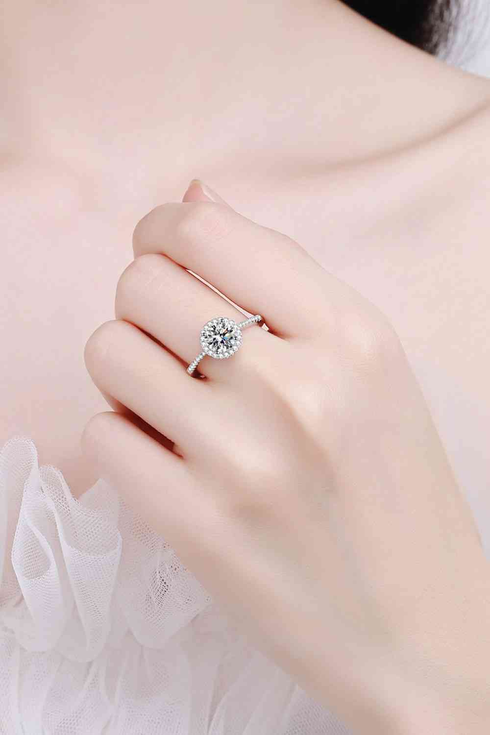 Ready To Flaunt Moissanite Ring - lolaluxeshop