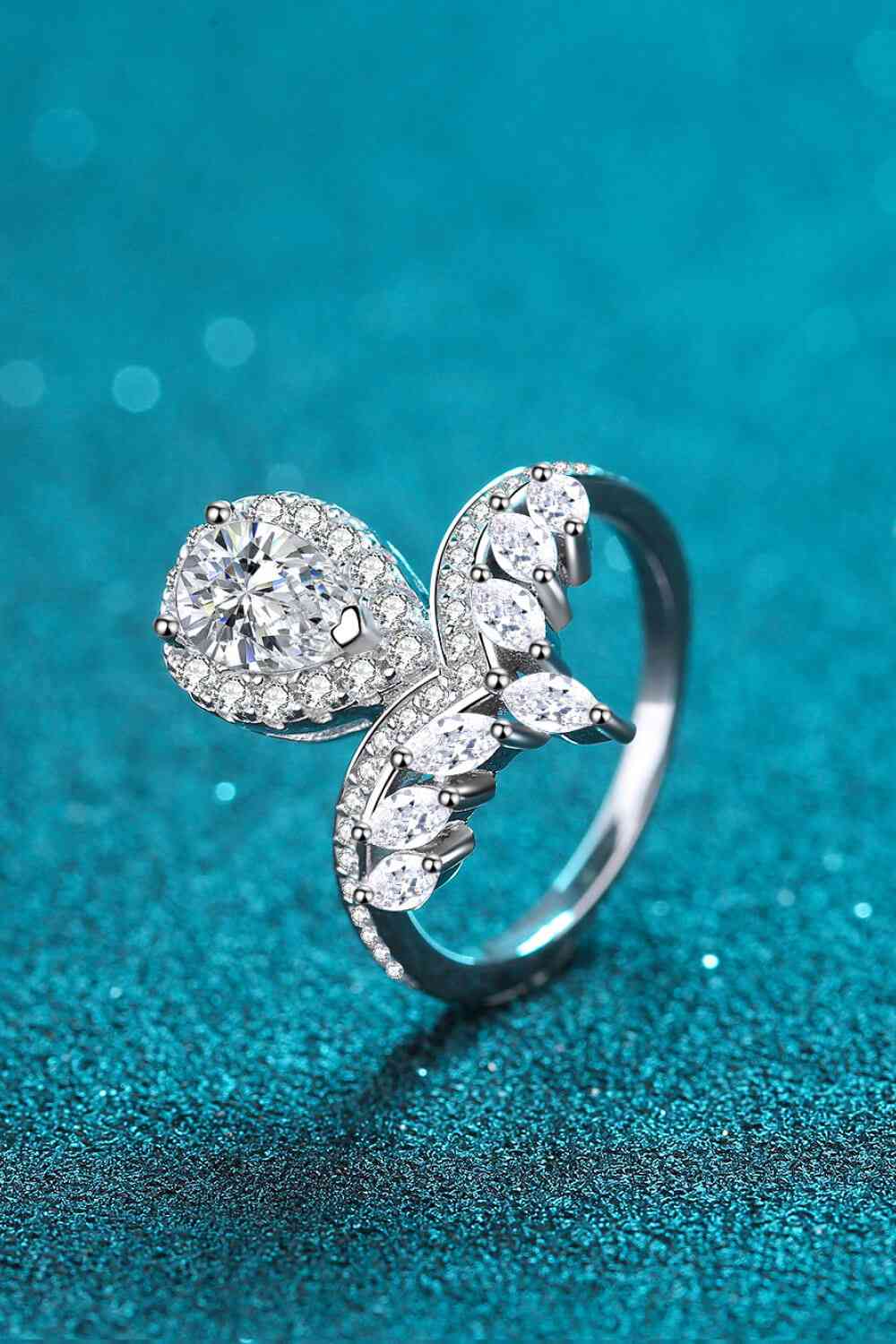 Stand Out Moissanite Ring - lolaluxeshop