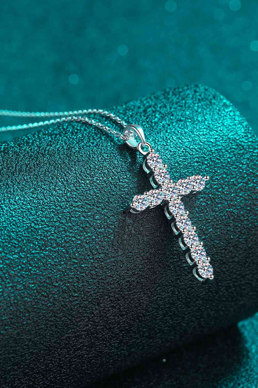 Moissanite Cross Pendant Chain Necklace - lolaluxeshop