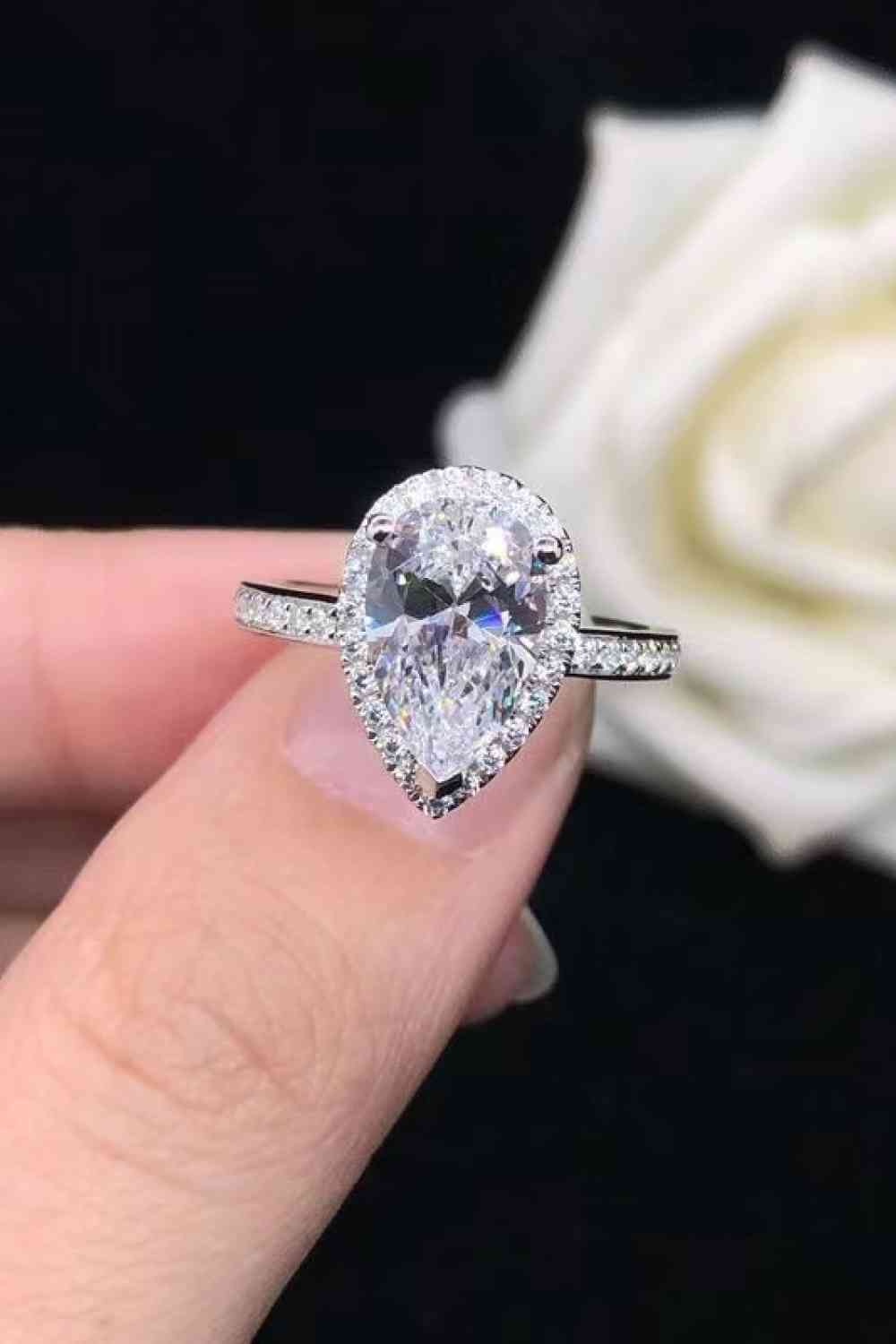 2 Carat Moissanite Teardrop Cluster Ring - lolaluxeshop