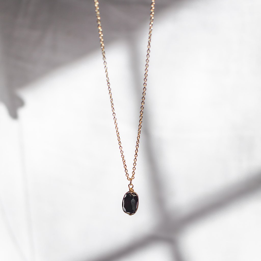 Black Quartz Pendant Necklace - LOLA LUXE