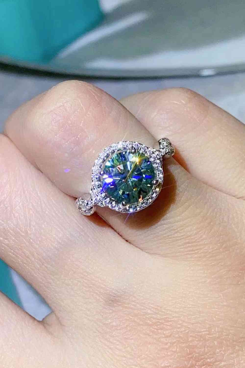 2 Carat Moissanite Emerald Green Ring - lolaluxeshop