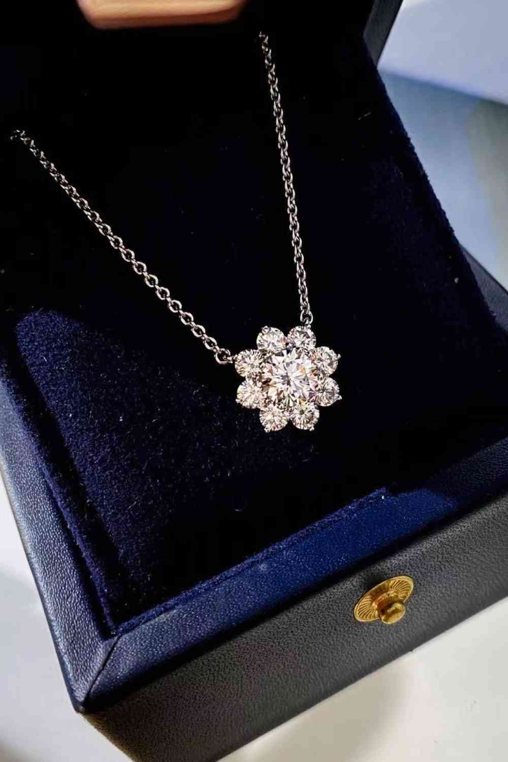 1 Carat Moissanite Floral Pendant Necklace - lolaluxeshop