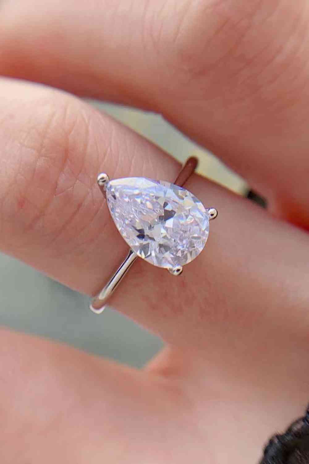 Classic Teardrop 2 Carat Moissanite Ring - lolaluxeshop