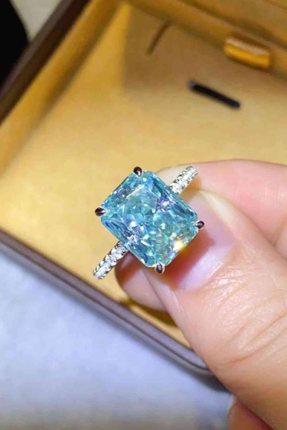 2 Carat Moissanite Ring - lolaluxeshop