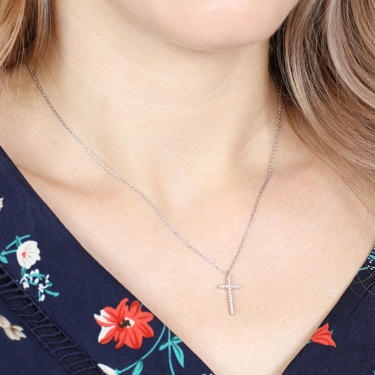 Hdnb1n242 - Zircon Cross Pendant Necklace - LOLA LUXE