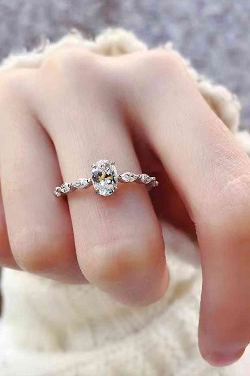 1 Carat Moissanite Oval Ring - lolaluxeshop