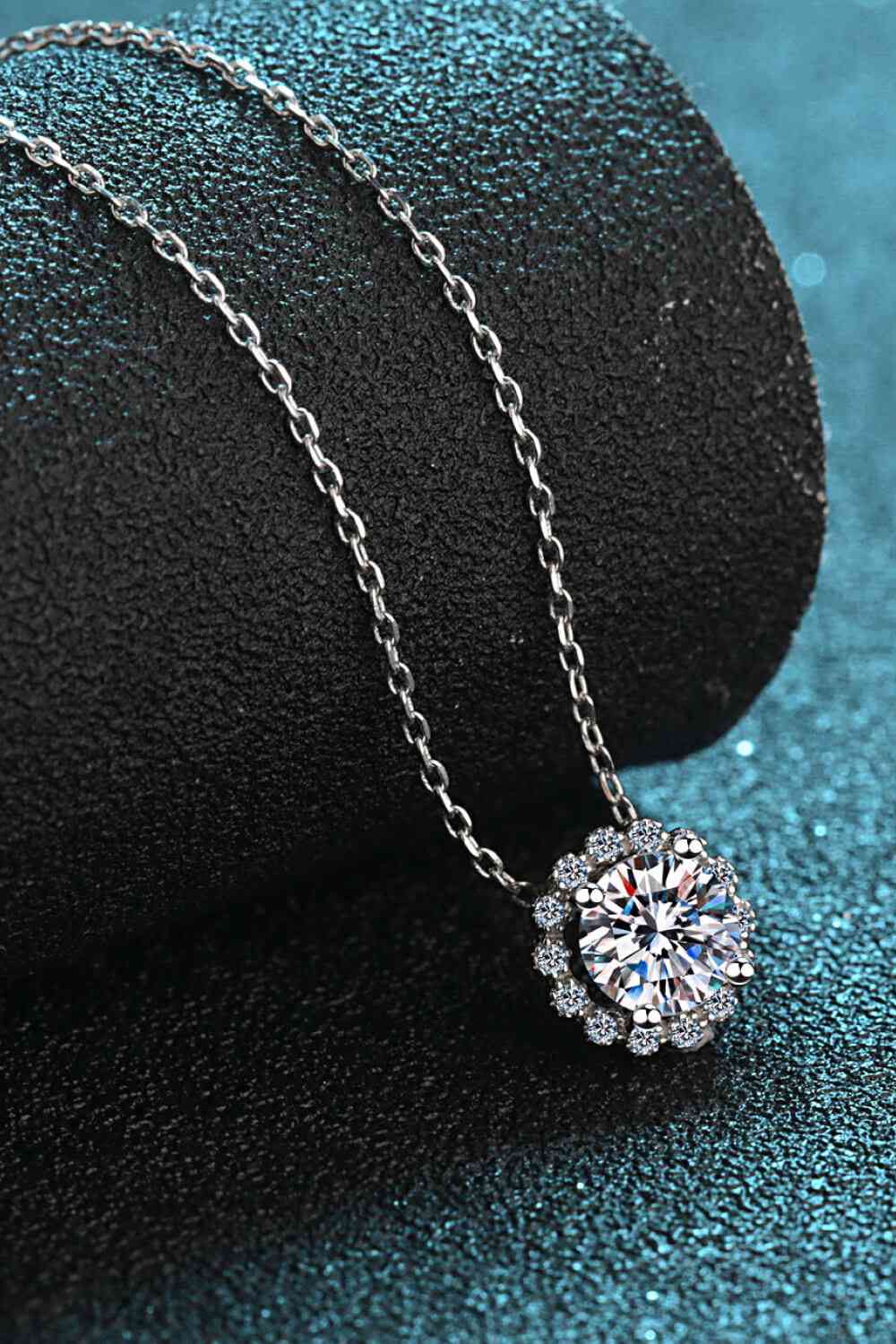 Flower-Shaped Moissanite Pendant Necklace - lolaluxeshop