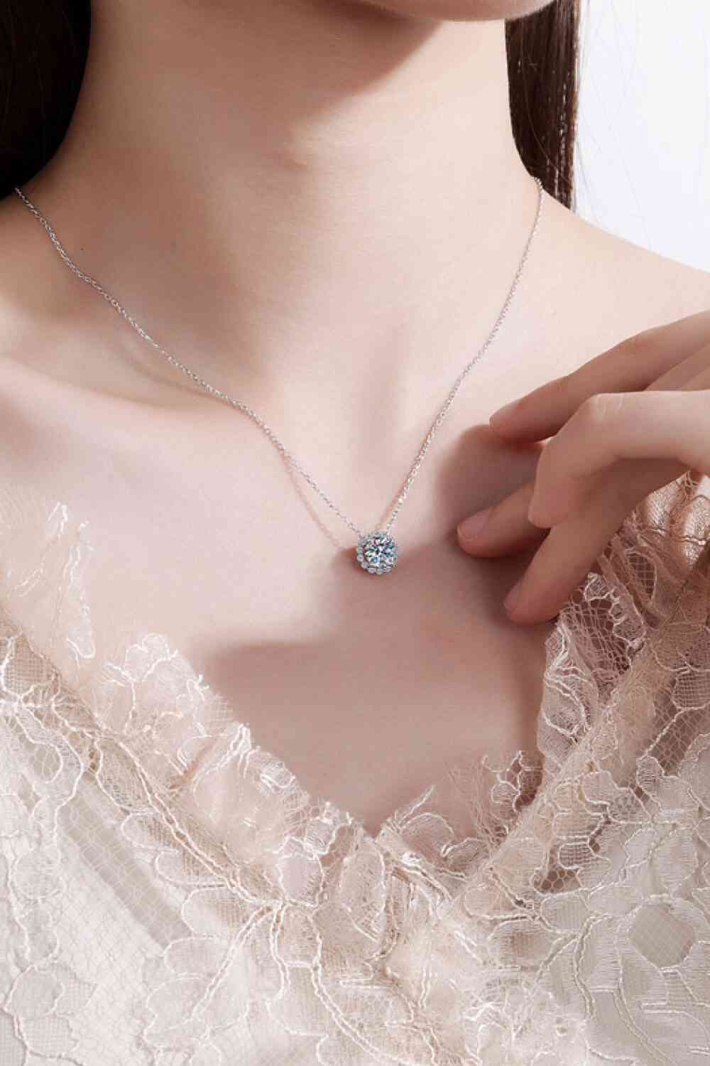 Flower-Shaped Moissanite Pendant Necklace - lolaluxeshop