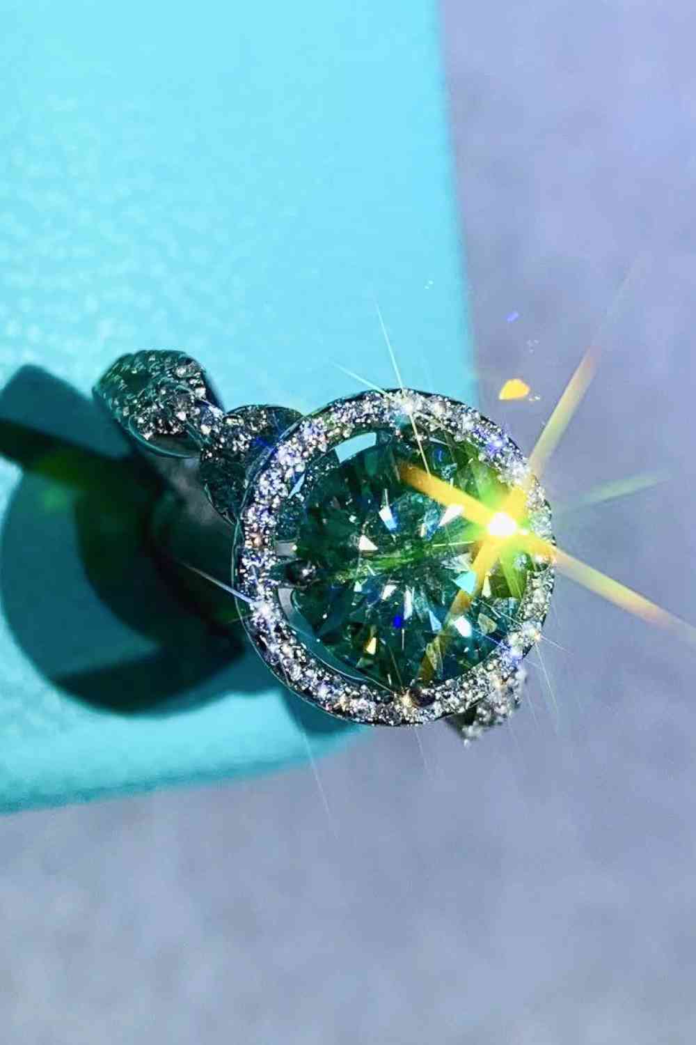 2 Carat Moissanite Emerald Green Ring - lolaluxeshop