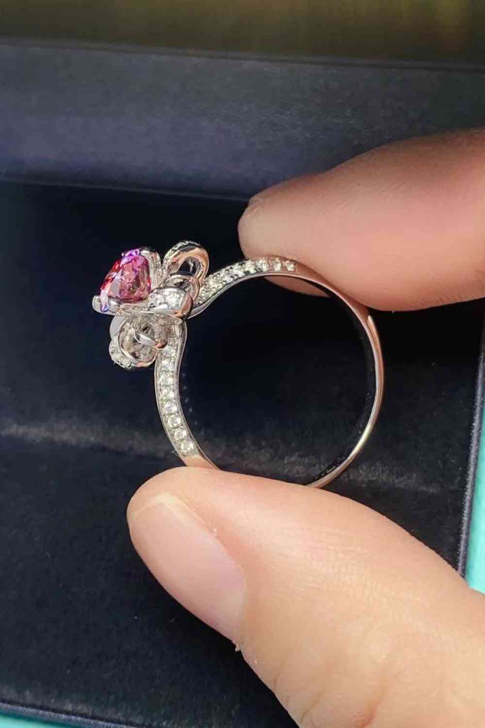 1 Carat Moissanite Flower-Shaped Ring - lolaluxeshop