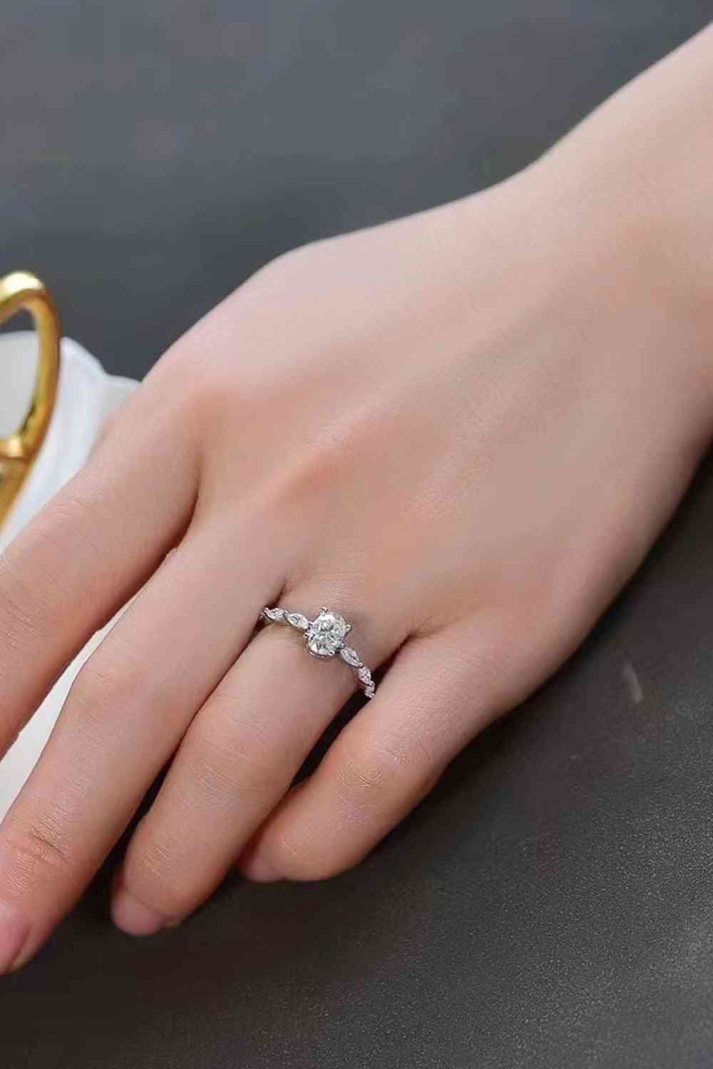 1 Carat Moissanite Oval Ring - lolaluxeshop